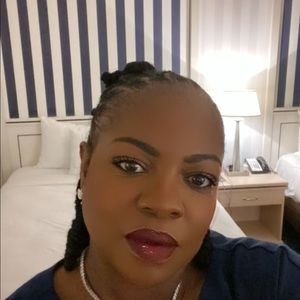 Meet your Posher, Sharon